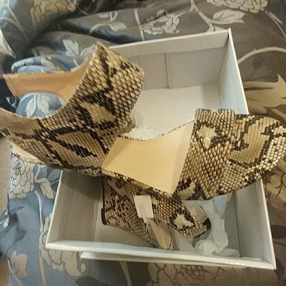 Shoes - Picture 2 of 2